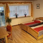 Ferienwohnung Mit 4 Schlafzimmer Fuer 2 Bis 9 Gaeste----Apartment With 4 Bedrooms For 2 To 9 Guests