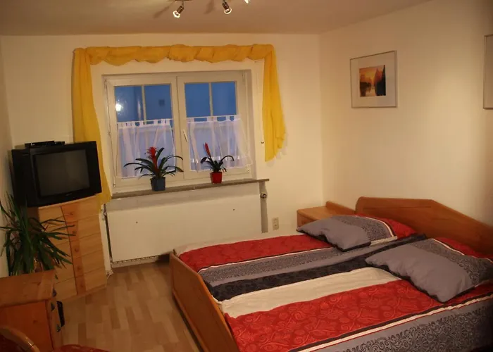 Ferienwohnung Mit 4 Schlafzimmer Fuer 2 Bis 9 Gaeste----Apartment With 4 Bedrooms For 2 To 9 Guests