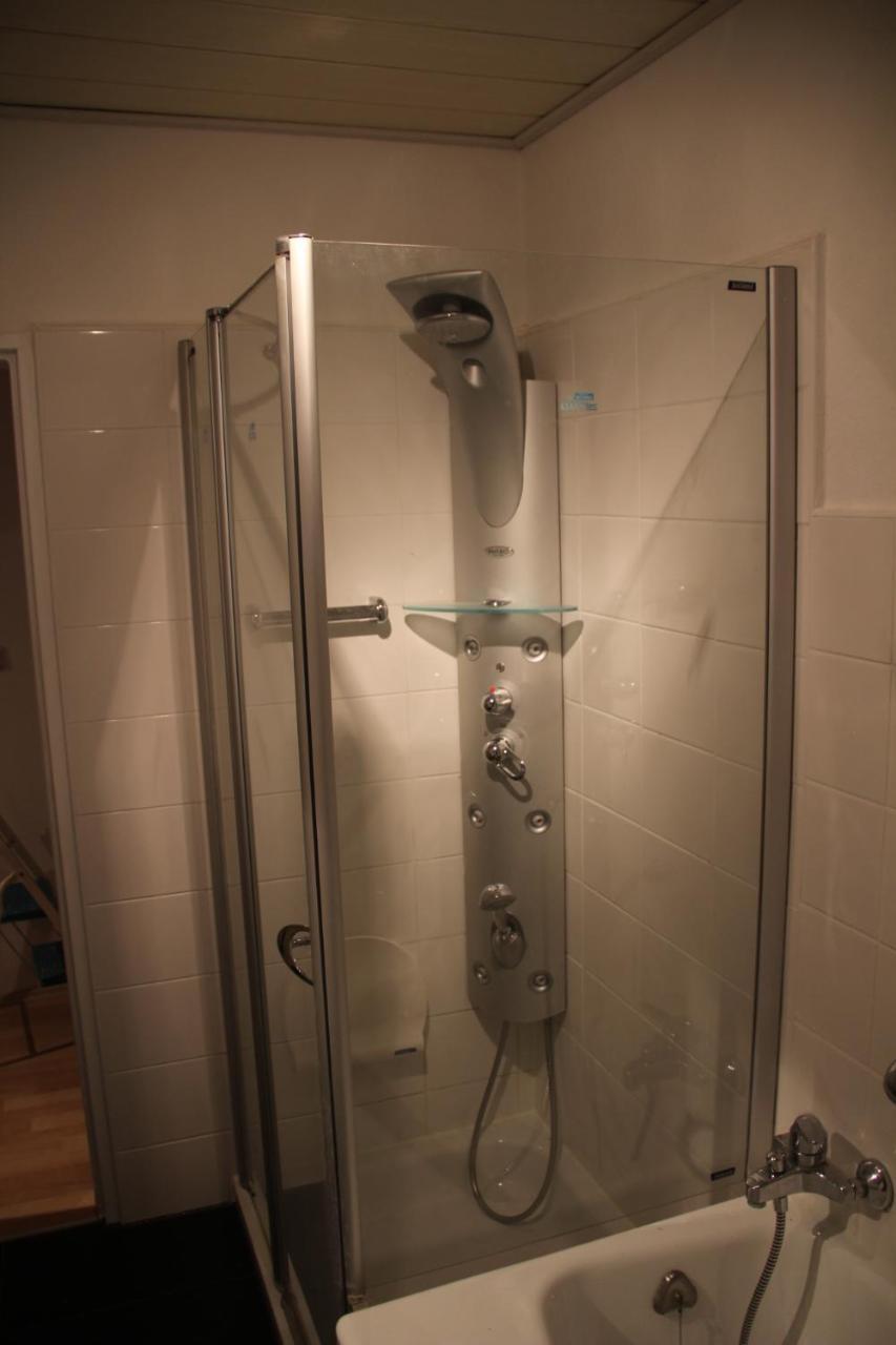 Mit 4 Schlafzimmer Fuer 2 Bis 9 Gaeste----apartment With 4 Bedrooms For 2 To 9 Guests * Nürnberg