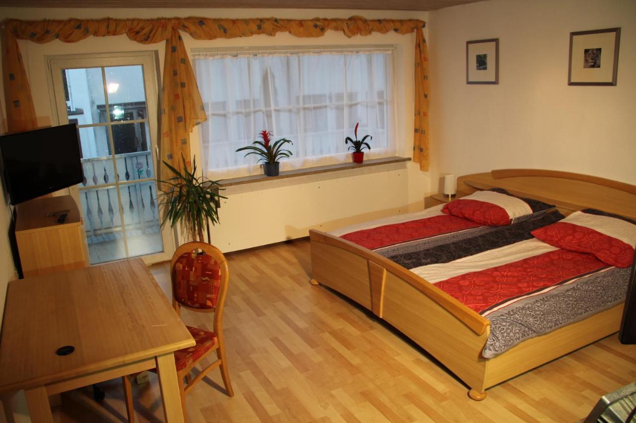 Mit 4 Schlafzimmer Fuer 2 Bis 9 Gaeste----apartment With 4 Bedrooms For 2 To 9 Guests Apartment Nürnberg